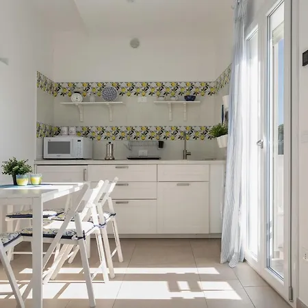 Virgilio - Moderno A 150 M Dal Mare Casa vacanze *